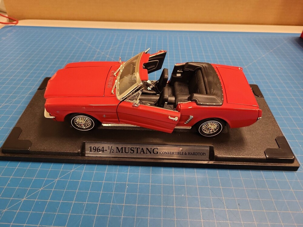 Motor Max 1964 1/2 Mustang Convertible Hardtop Diecast Model Car 1/24 Scale